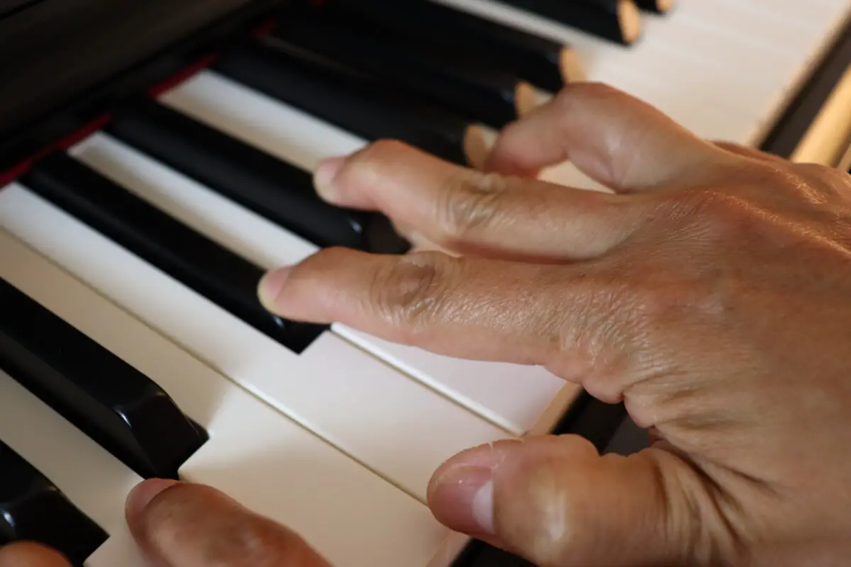 10 สิ่งที่ผู้เริ่มเล่นเปียโนต้องระวัง – พร้อมวิธีแก้